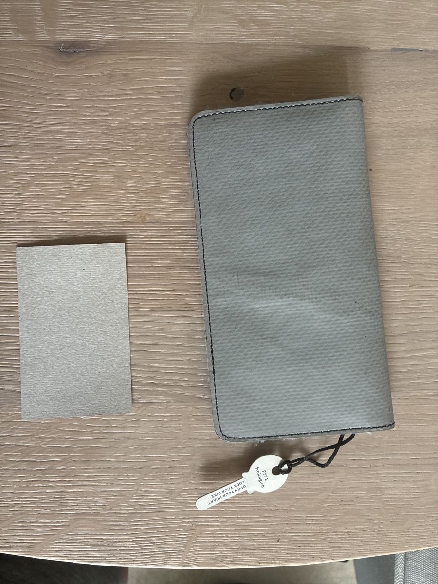 Borse: Freitag Tasche  Smartphone Guter Zustand, – Nuovo (secondo la descrizione) da Zürich venduto da ani_8jg5 1