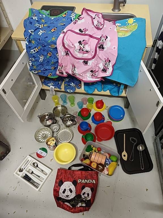 Giocattoli: Spielküche mit viel Zubehör – Usato da Fehraltorf venduto da Sato01