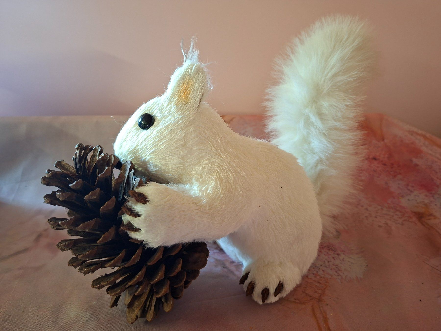 Tutte le decorazioni: neu: Deko Eichhörnchen weiss mit Tannenzapfen – Nuovo (secondo la descrizione) da Nassen venduto da verrueckt 3