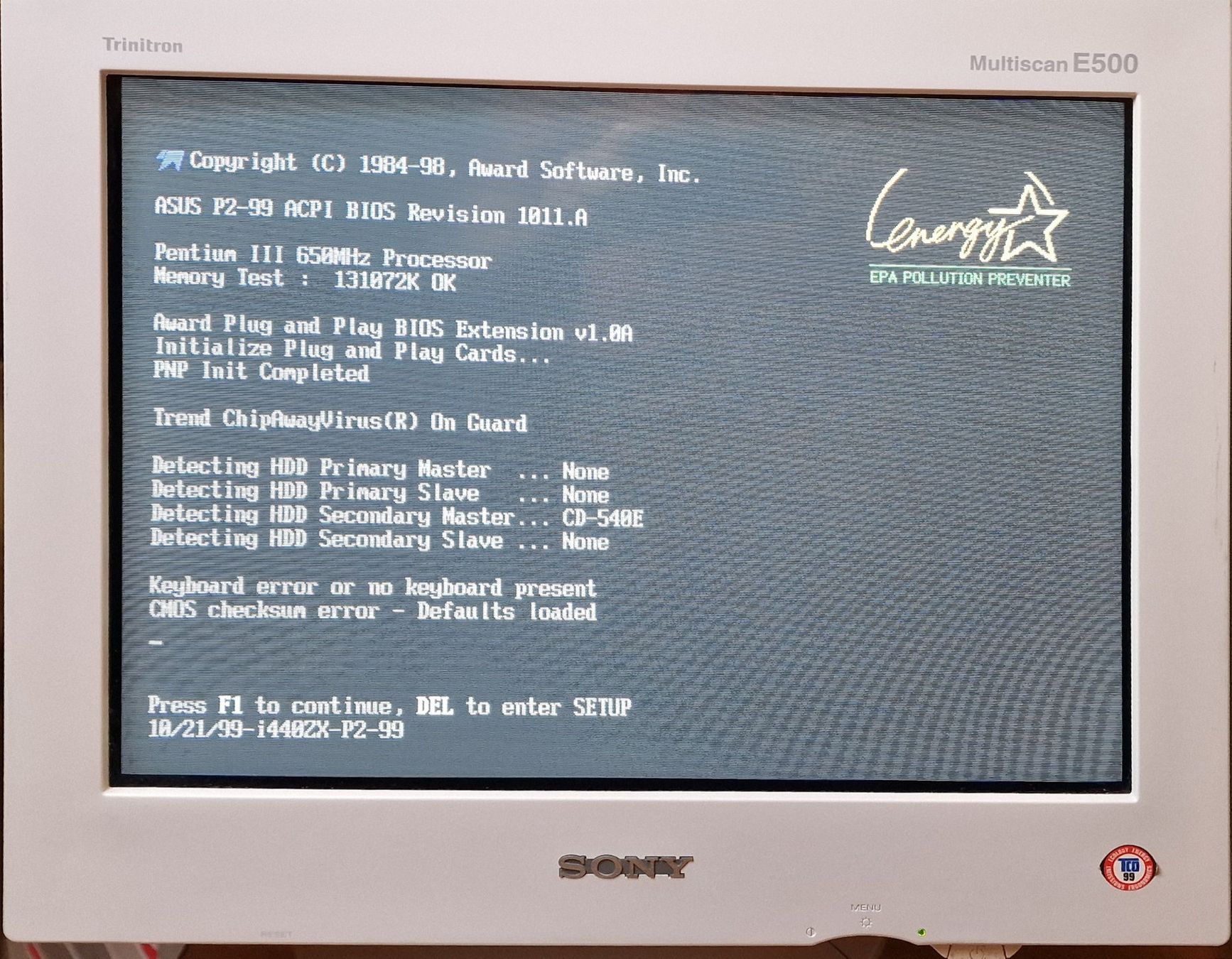 Sony Monitor: CRT Sony Trinitron Multiscan E500, Modell CPD-E500E – Usato da Frauenfeld venduto da Martinsan