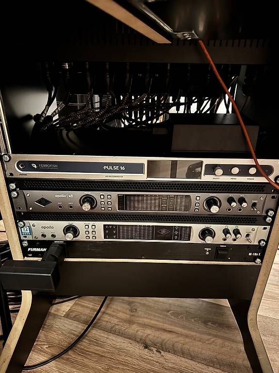 Attrezzatura per studi di registrazione: 2x Universal Audio Apollo x8 & 1x Universal Audio Apollo 8 – Usato da Zürich venduto da Flvr 1