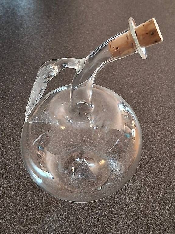 Autres vaisselles & verres: Glasflasche – D'occasion à Langnau i. E. par Li20