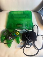 Nintendo 64 Konsole transparent gruen mit Controller N64