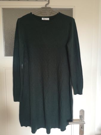 Dunkelgrünes Kleid