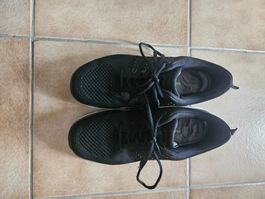 Sportschuhe Grösse 42 schwarz