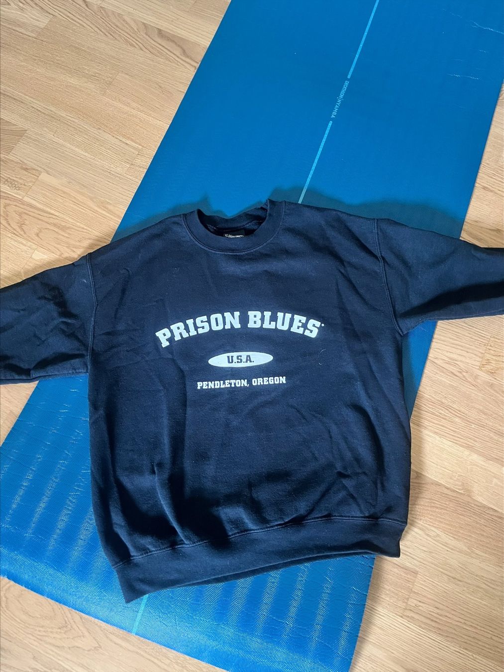 Pullover & Sweatshirts: Prison Blue Pullover – Gebraucht aus Nidau von BielBienne1993
