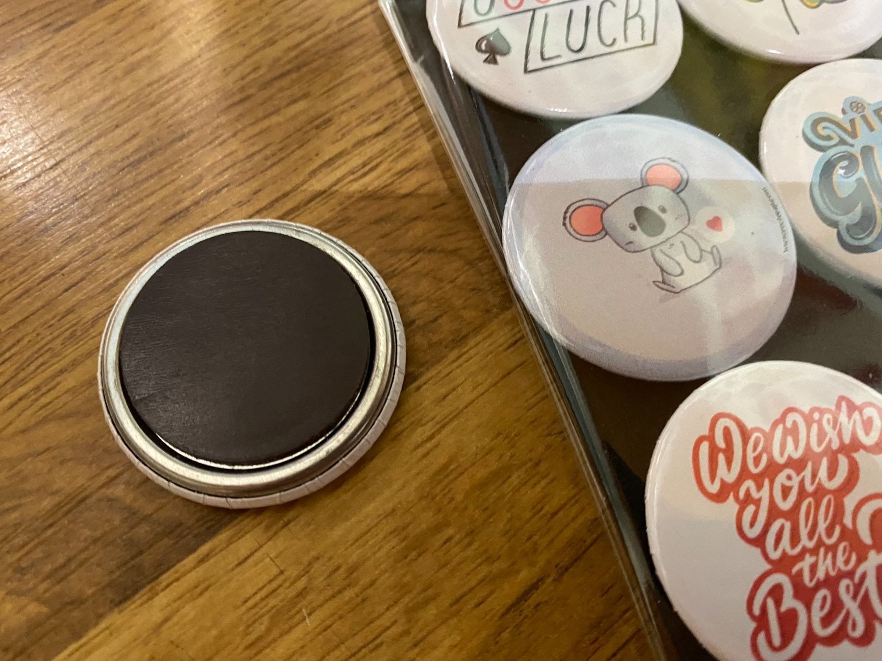 Calamite: Glücks Magnet Buttons – Nuovo (secondo la descrizione) da Basel venduto da FatCatPacksTheRatt 1