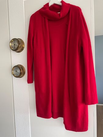 Kleid und Wolljacke aus Wolle und Kaschmir