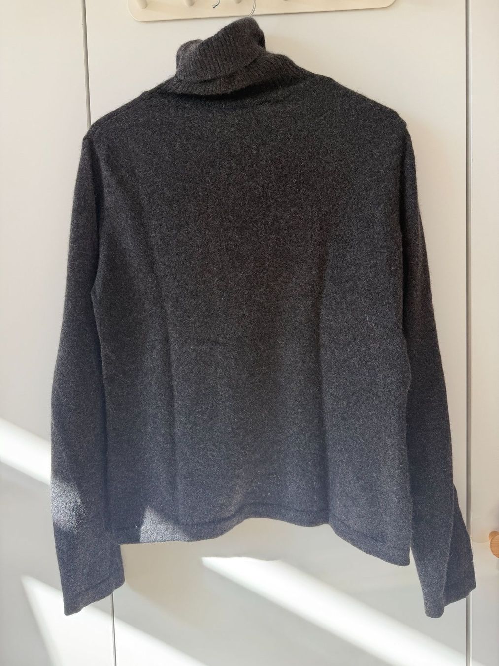Pullover & Sweatshirts: Kaschmir-Rollkragenpullover anthrazit, 100% Kaschmir – Gebraucht aus Neukirch an der Thur von foundby. 1