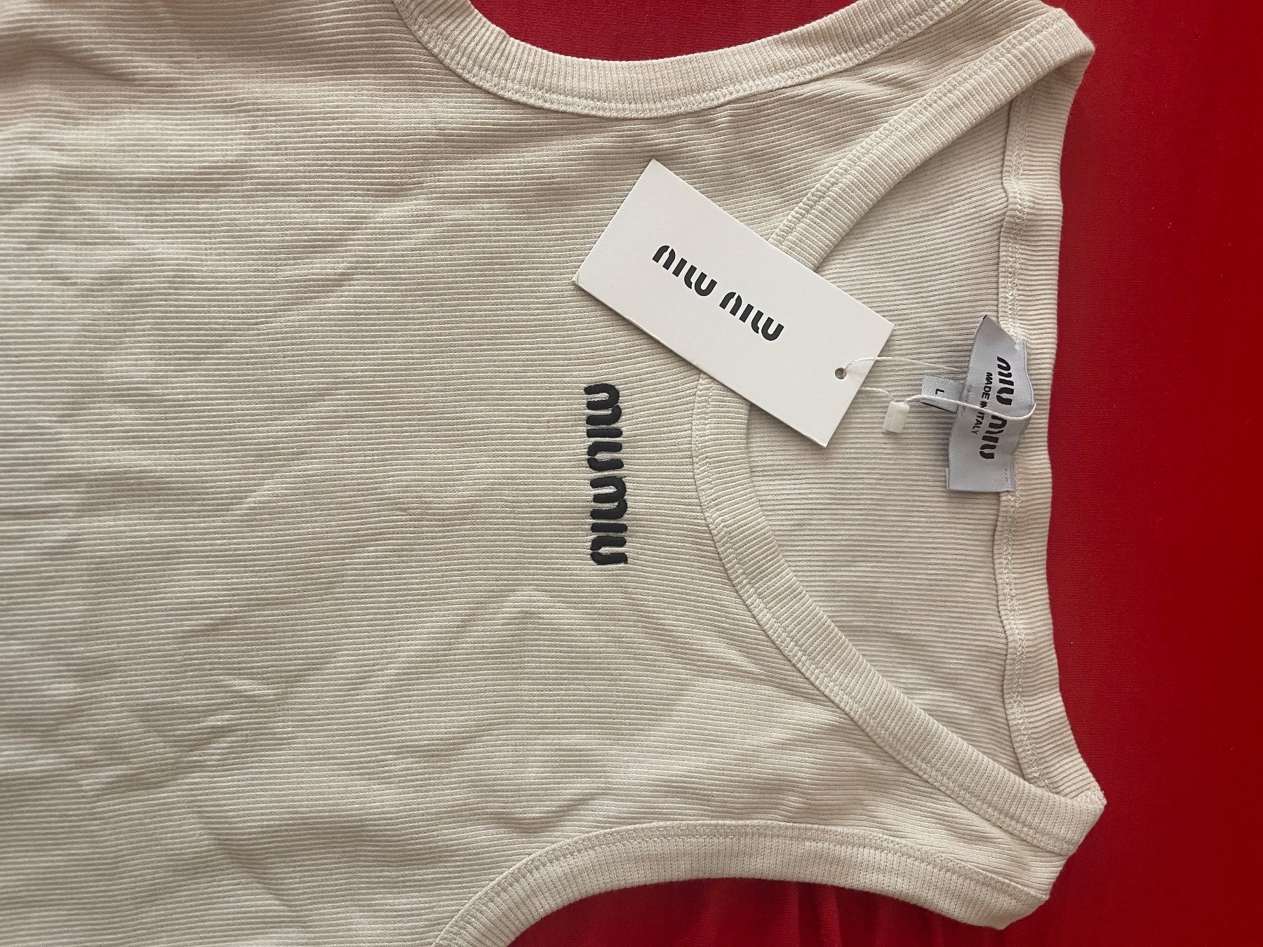Miu Miu Top: Miu Miu Top,Cr.M – Nuovo (secondo la descrizione) da Bolligen venduto da Aquella71 3