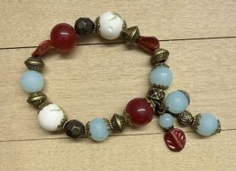 Armband mit bunten Glas Perlen und Anhänger neuwertig