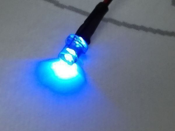 Componenti elettronici: Flachkopf-LED 3mm verkabelt 12V DC, blau – Nuovo (secondo la descrizione) da Luzern venduto da Salefactory 3