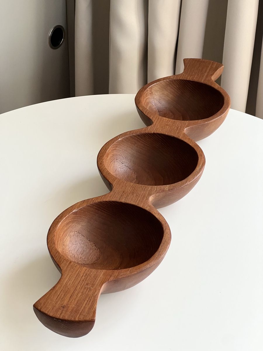 Articoli in legno: Vintage-Serviertablett aus Teakholz  – Usato da Uerikon venduto da Saffagirl
