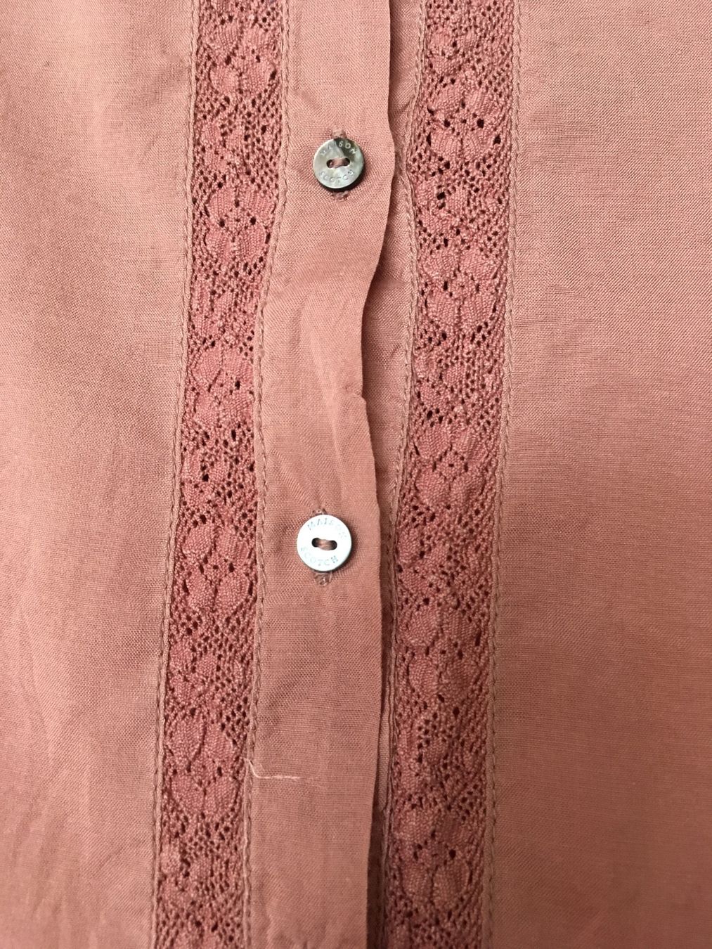 Maison Scotch Camicette: Maison Scotch, Bluse mit Nieten, Gr. S – Usato da Schlieren venduto da cotopaxi06 4
