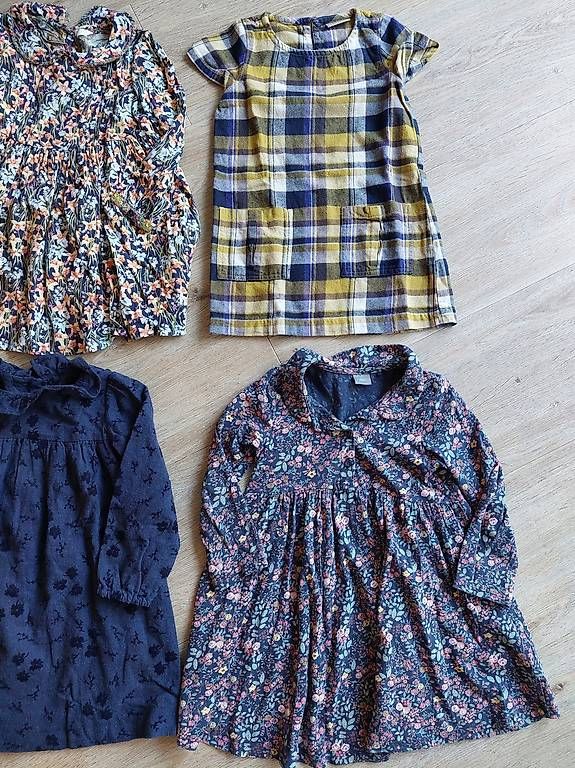 Kleiderpakete & -sets: Kleiderpaket Mädchen 104 Kleider Next & Zara – Gebraucht aus Zürich von Julia0123 3