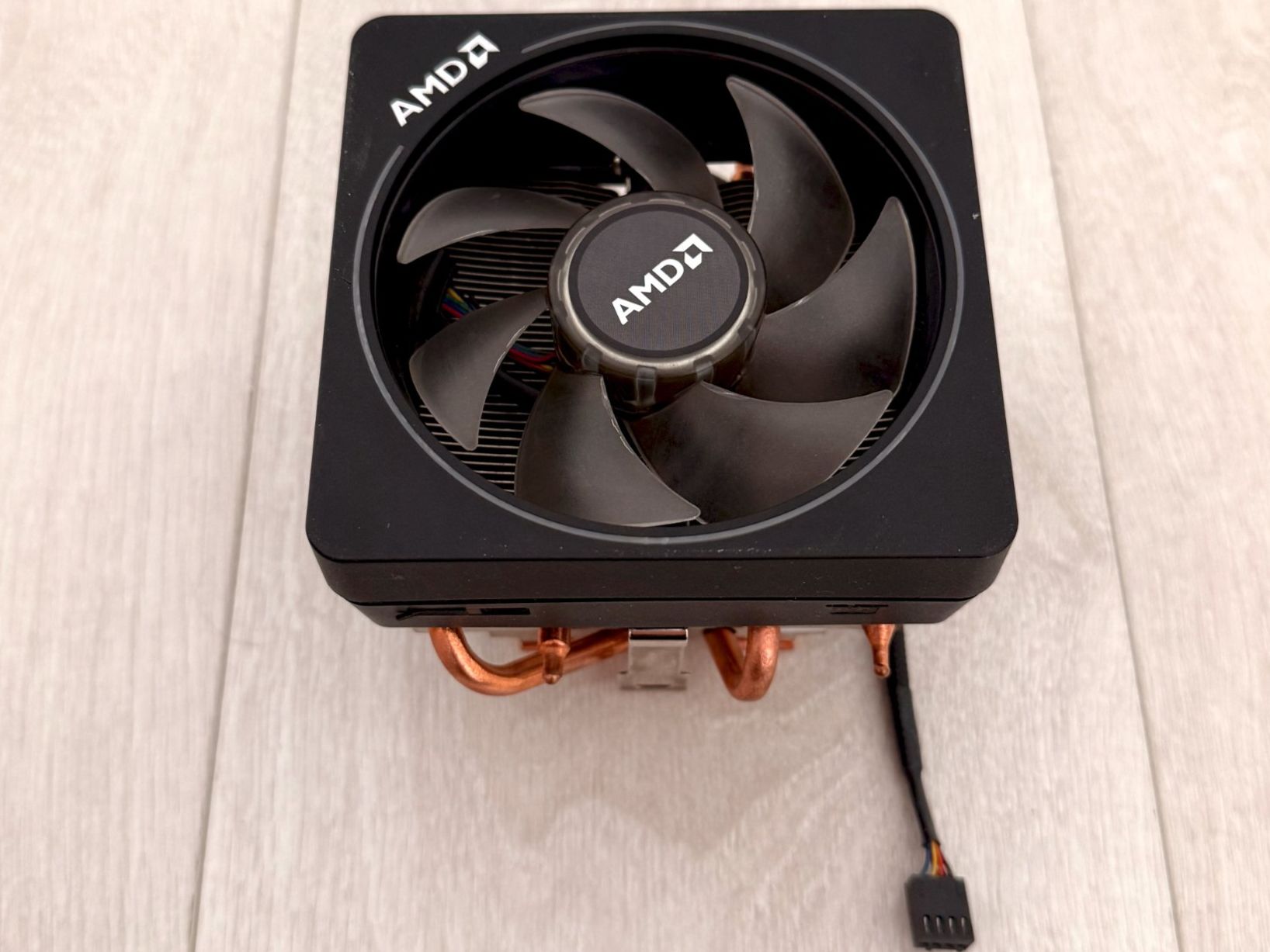 Amd Componenti elettronici: AMD Wraith Prism RGB CPU-Kühler (AM4) – Usato da Thalwil venduto da MS_0811