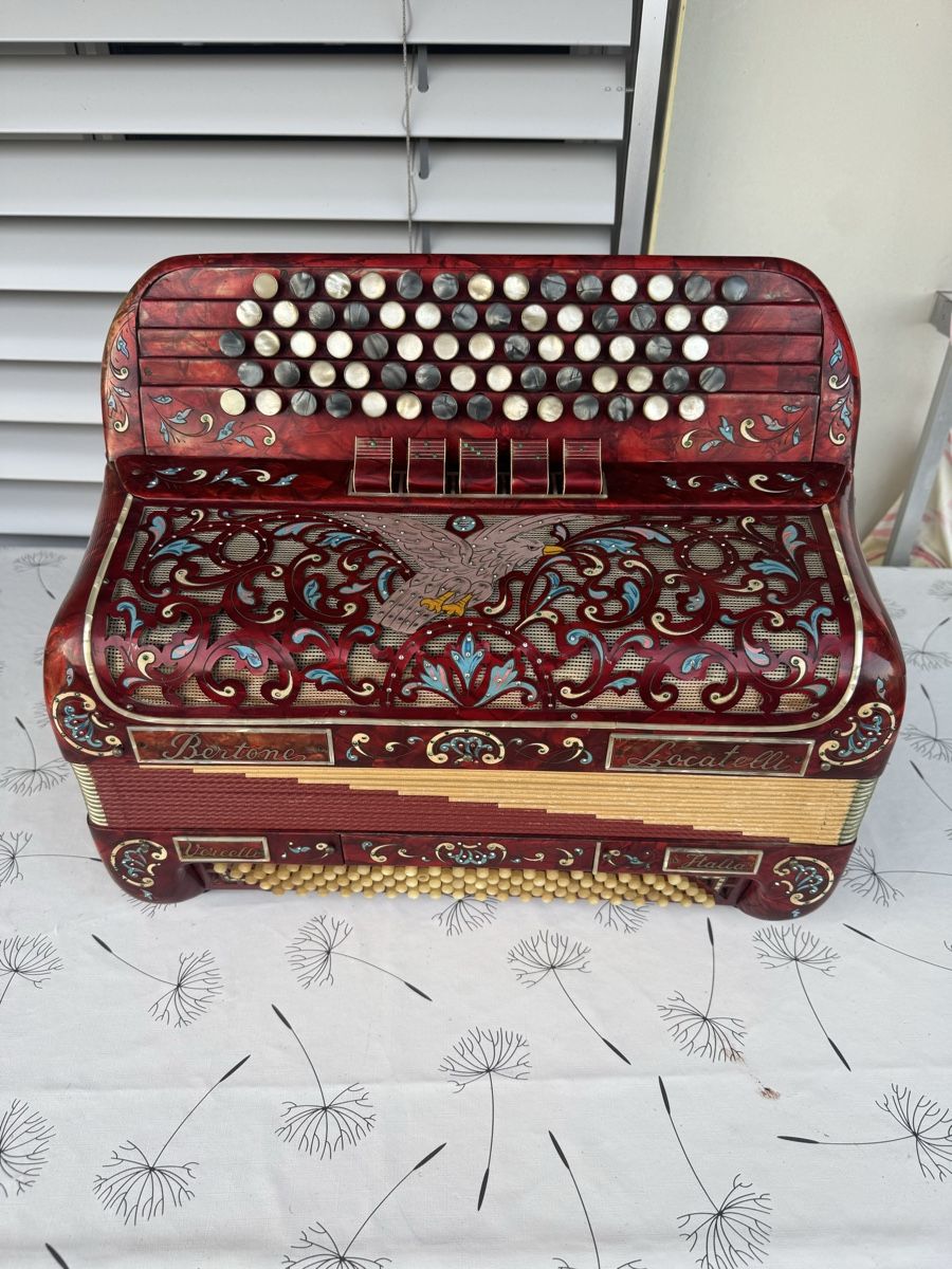Strumenti musicali: Akkordeon Bertone Locatelli – Usato da Biberist venduto da Pilz10