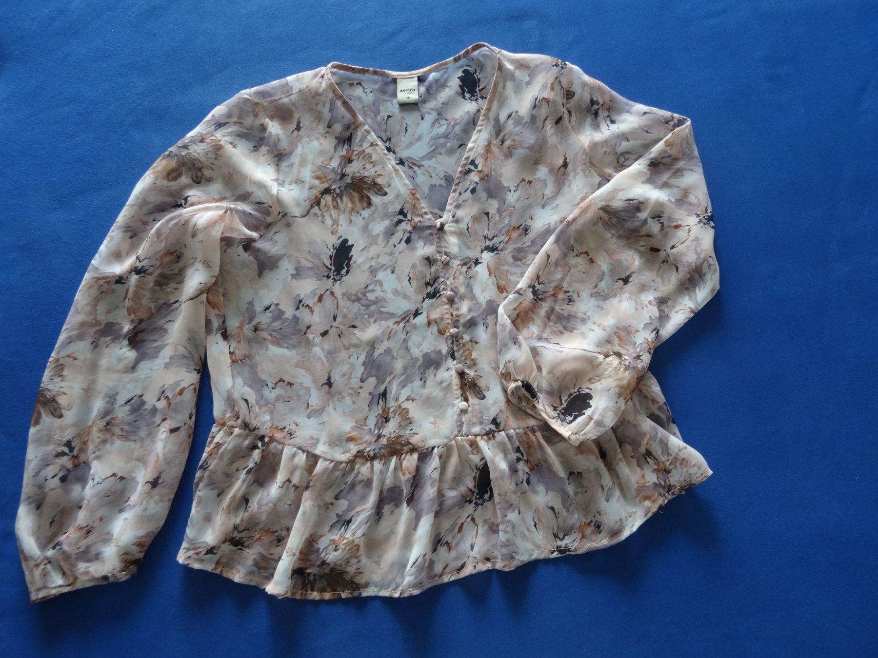 Lotti di vestiti: 2 leichte Pulli 2 Blusen – Usato da Bazenheid venduto da Aebi55