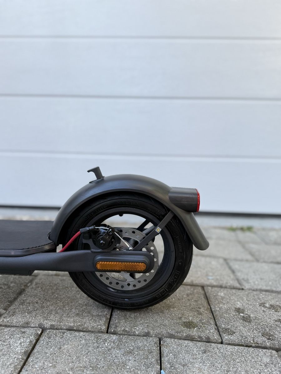Kickboard: Navee V40i E-Scooter (E-Trottinet) mit Garantie – Nuovo (secondo la descrizione) da Niederglatt ZH venduto da ele_x8z5 1