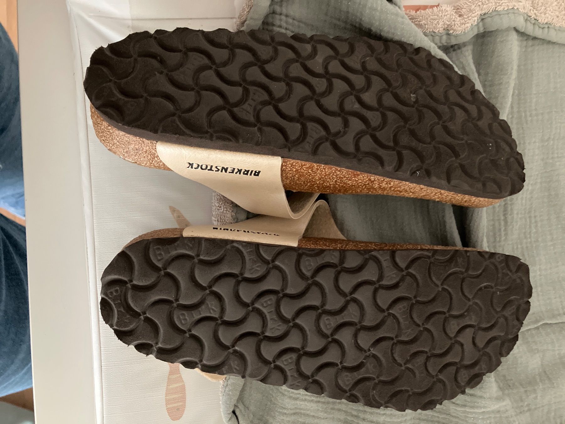 Birkenstock Scarpe da donna: Birkenstock Gizeh Perlmuttweiss Gr. 39 – Usato da Nassenwil venduto da Coach86 3