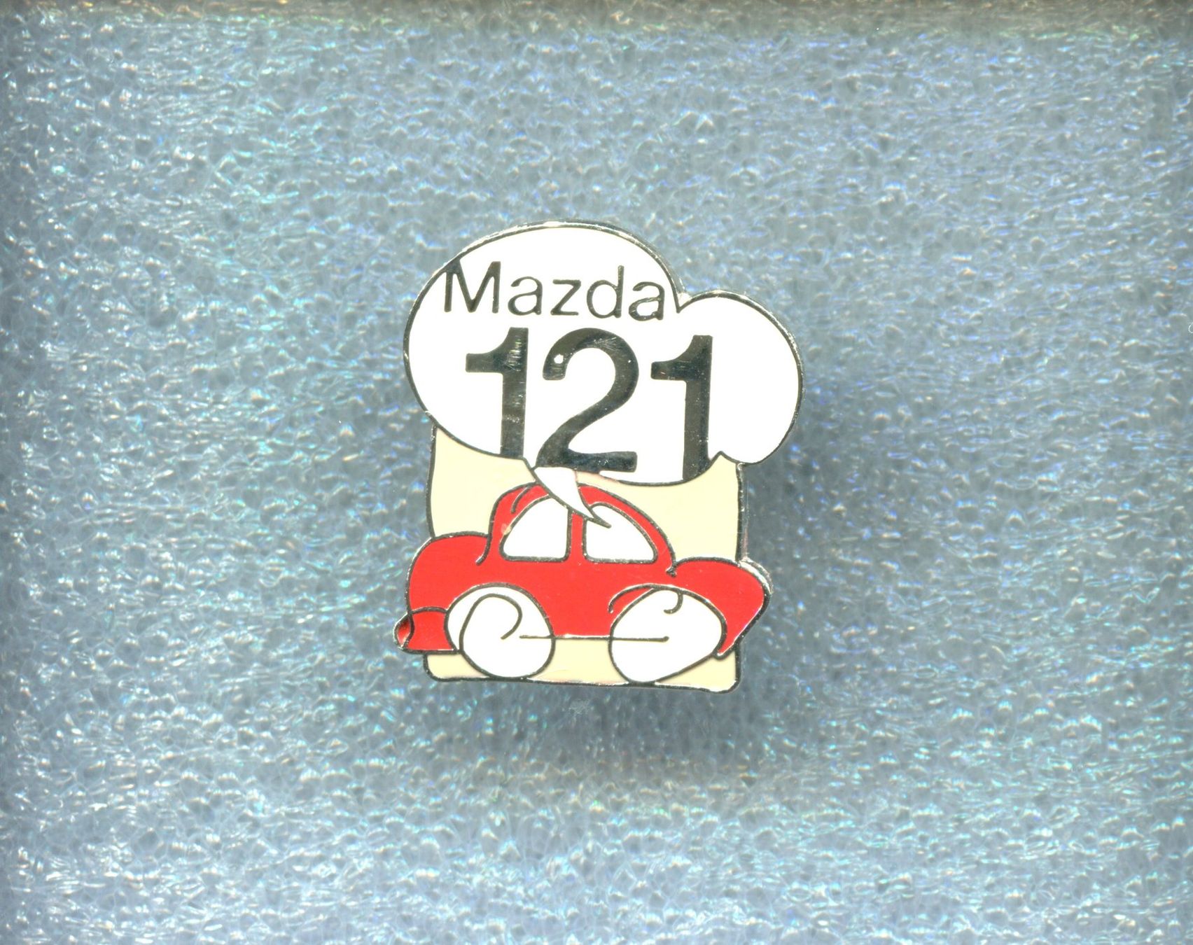 Plaketten & Abzeichen: Mazda  121 – Gebraucht aus Winterthur von Sammleroase