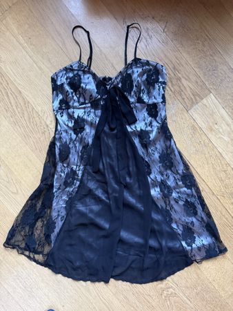 Elegantes Kleid Avant Premiere,Schwarz mit Spitze,Grösse 36