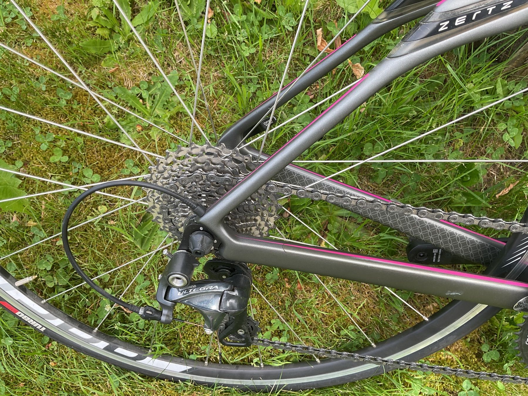 Specialized Vélos: Damen Rennvelo Specialized Ruby Comb 51 charcoral / pink – D'occasion à Düdingen par luno2012 3