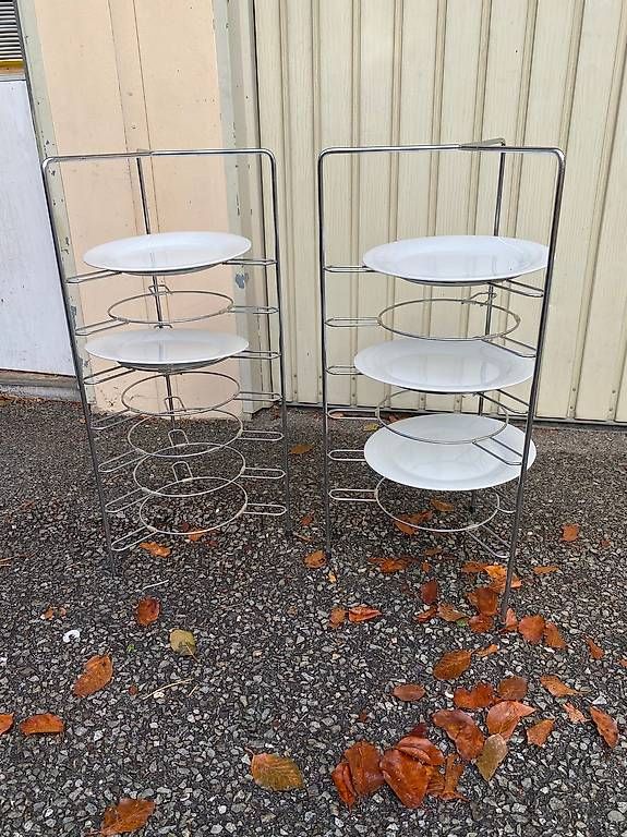 Teller: Vend 2 supports assiettes – Gebraucht aus Martigny von seater