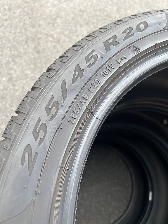 Pneumatici & Ruote complete: 255/45/20 Pirelli Winterreifen  – Usato da Frasnacht venduto da nobloff 1