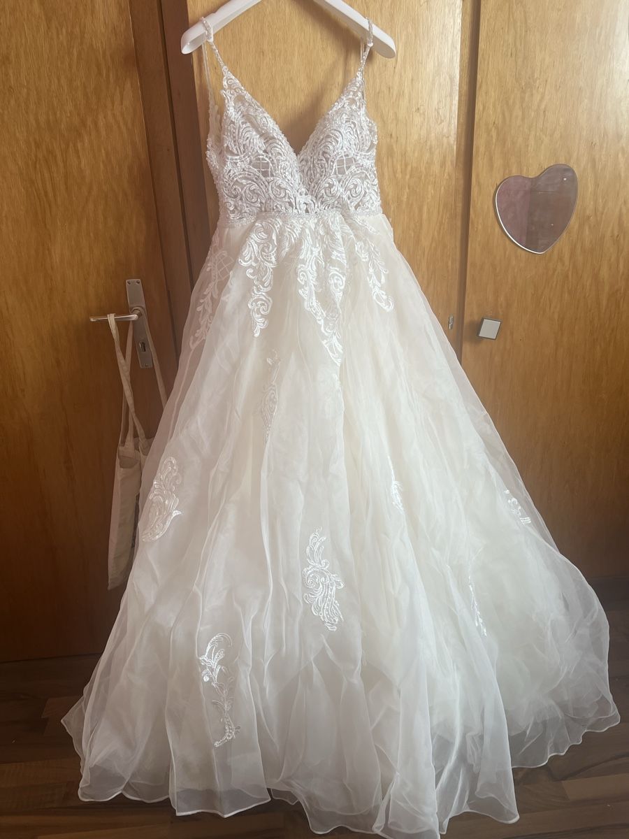 Robes: Robe de mariée 38 – D'occasion à Les verrieres par Andorus70