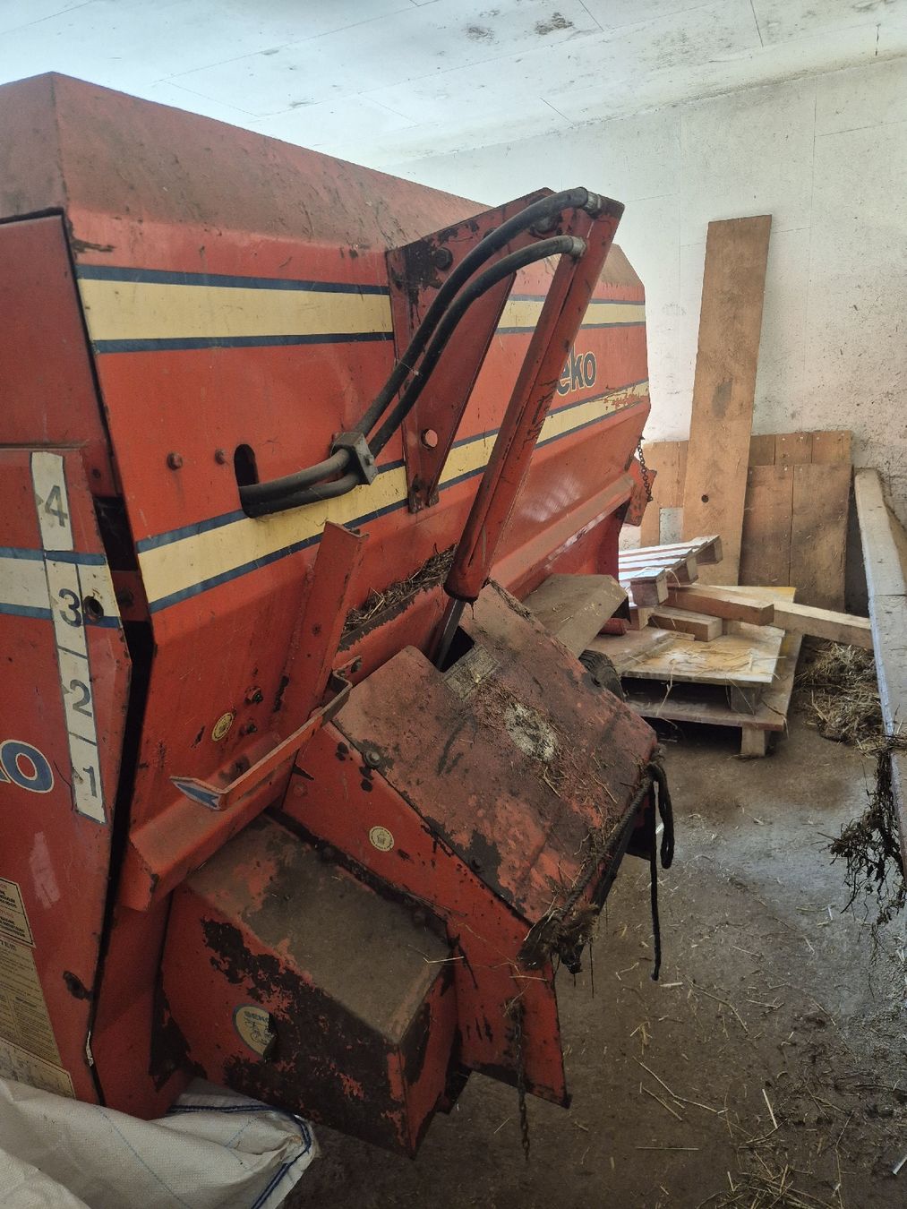 Alle Maschinen: Futtermischwagen Seko 3m³ – Defekt aus Häfelfingen von SchoeflihofBinz 1