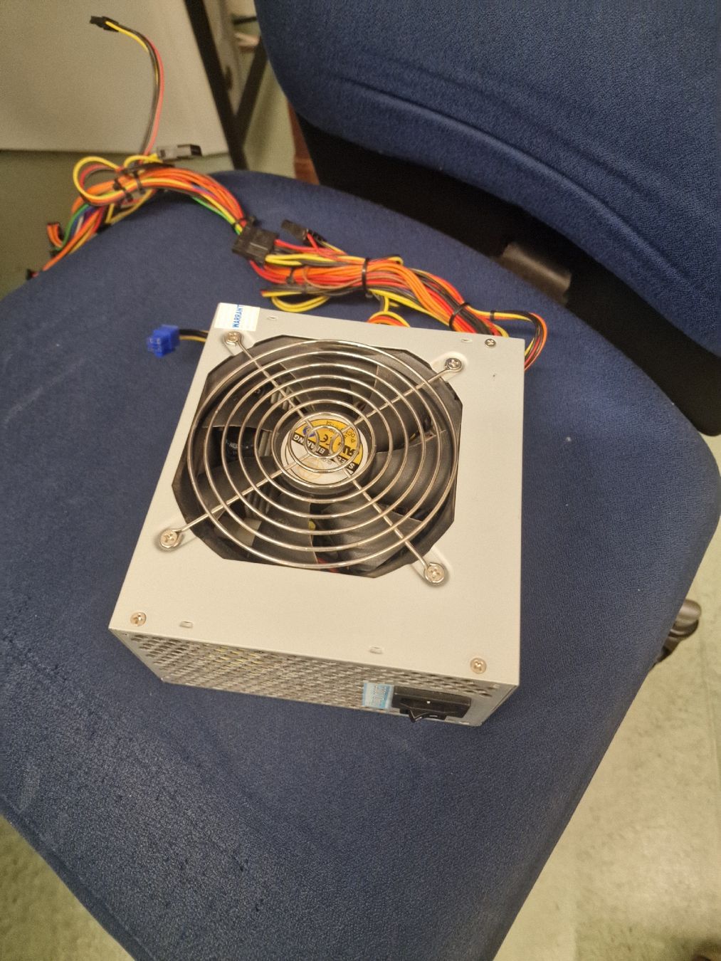 Componenti elettronici: PC Netzteil 400w – Usato da Nussbaumen AG venduto da brunofresco