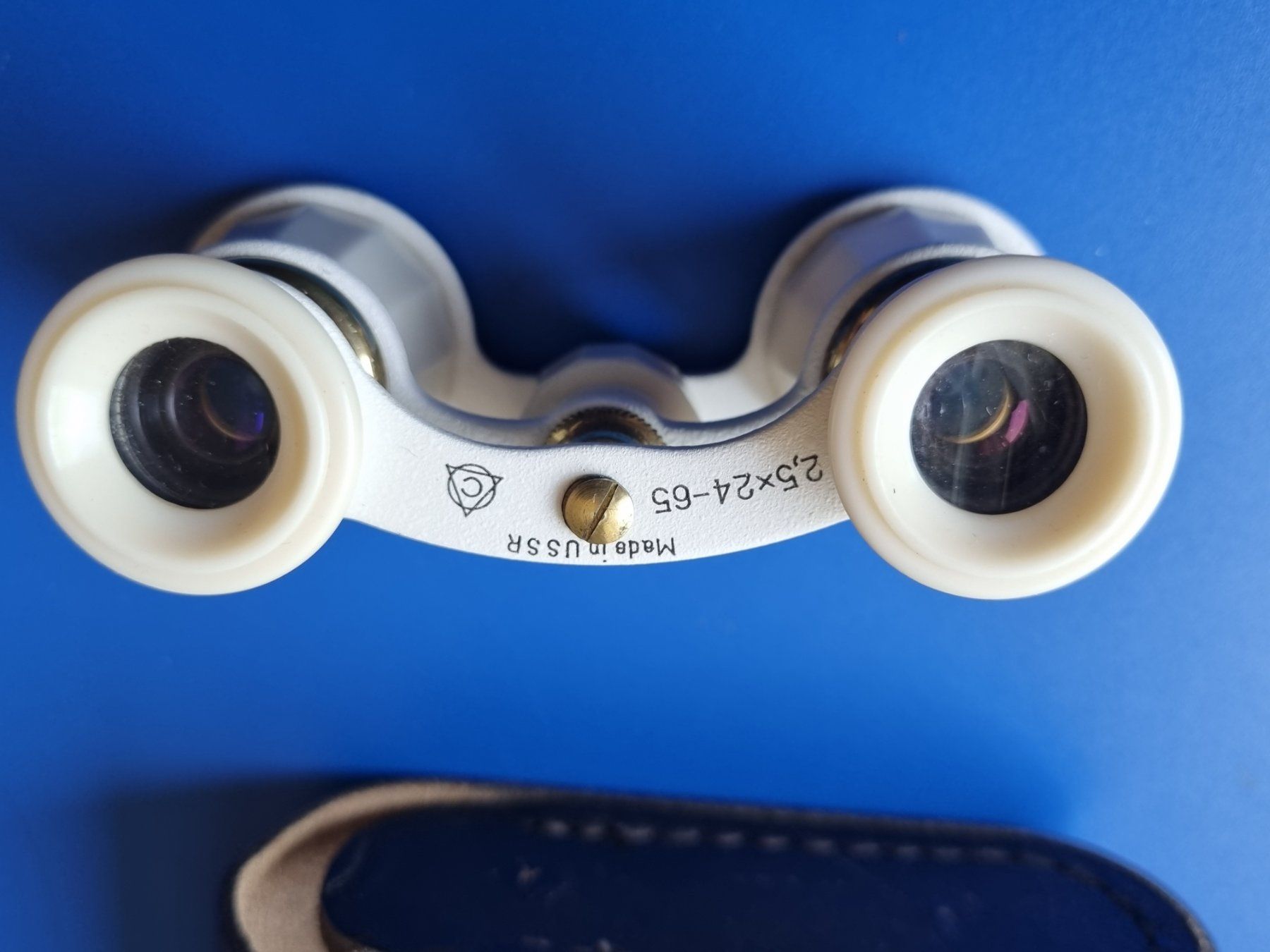 Binocoli: Altes Opernglas Made in USSSR – Usato da Schaffhausen venduto da Leveron13 4