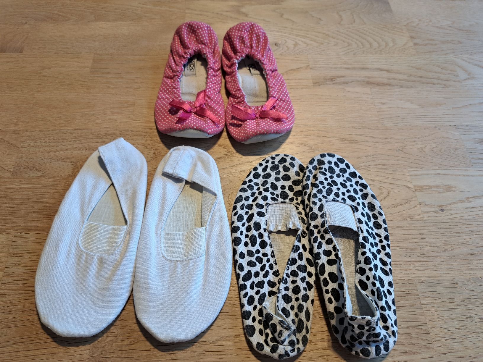 Scarpe per ragazze: Turnschläppchen Gr. 30 je Paar Turntäppli Gerätschuhe – Usato da Bergdietikon venduto da Staphylococcus