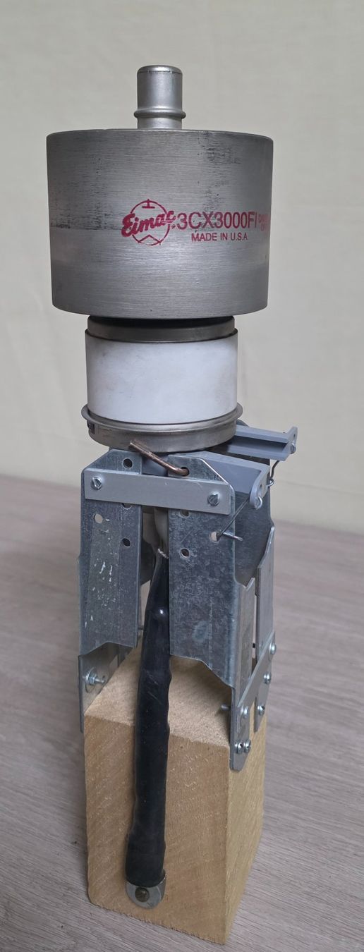 Componenti elettronici: Senderöhre vom Typ 3X3000F1 – Difettoso da Dierikon venduto da gigi1959 3