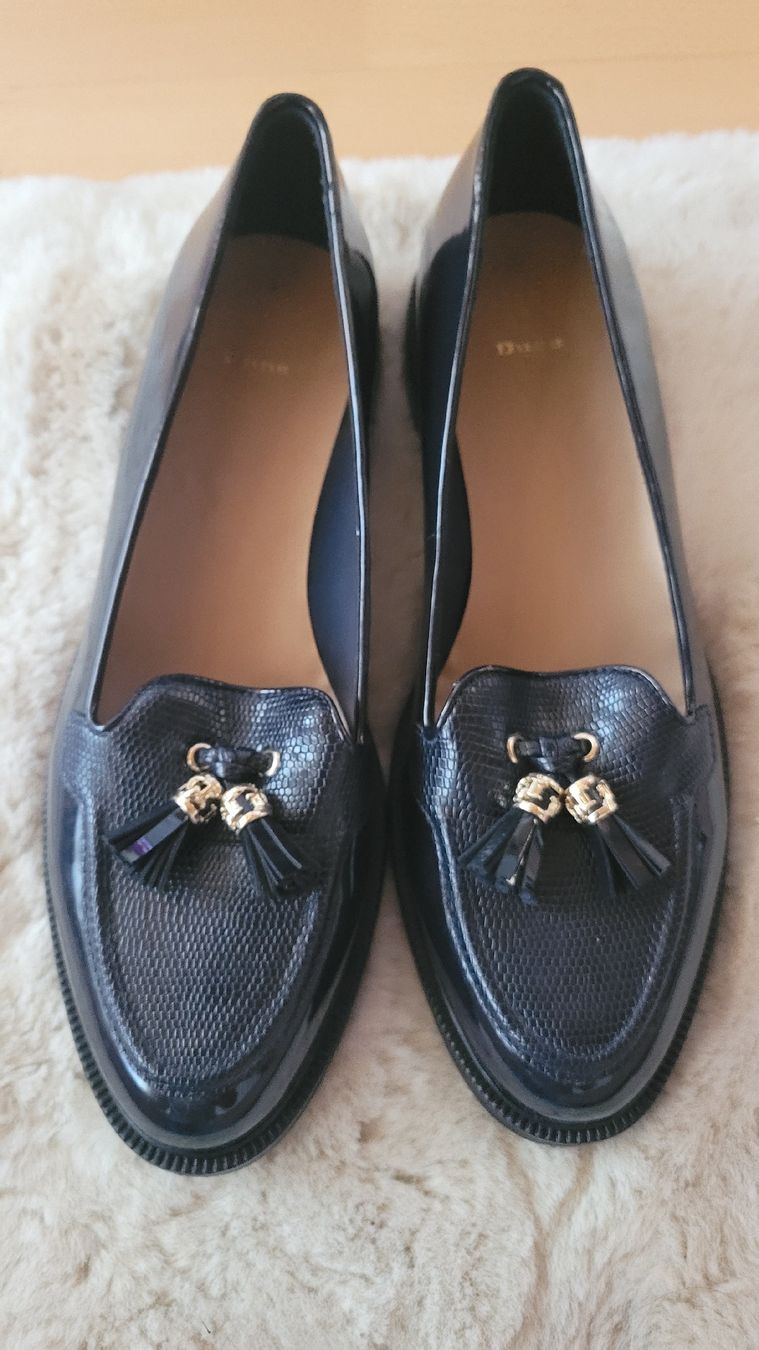 Scarpe da donna: Dunkelblaue Loafers Grösse 40 Lackleder schwarz – Usato da Horgenberg venduto da Klatschmohnmaria
