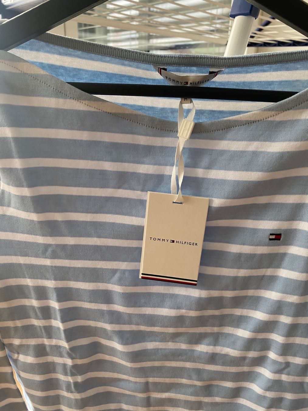 Tommy Hilfiger T-Shirts: Longsleeve – Neu und originalverpackt aus Baar von rel_9lvy 1