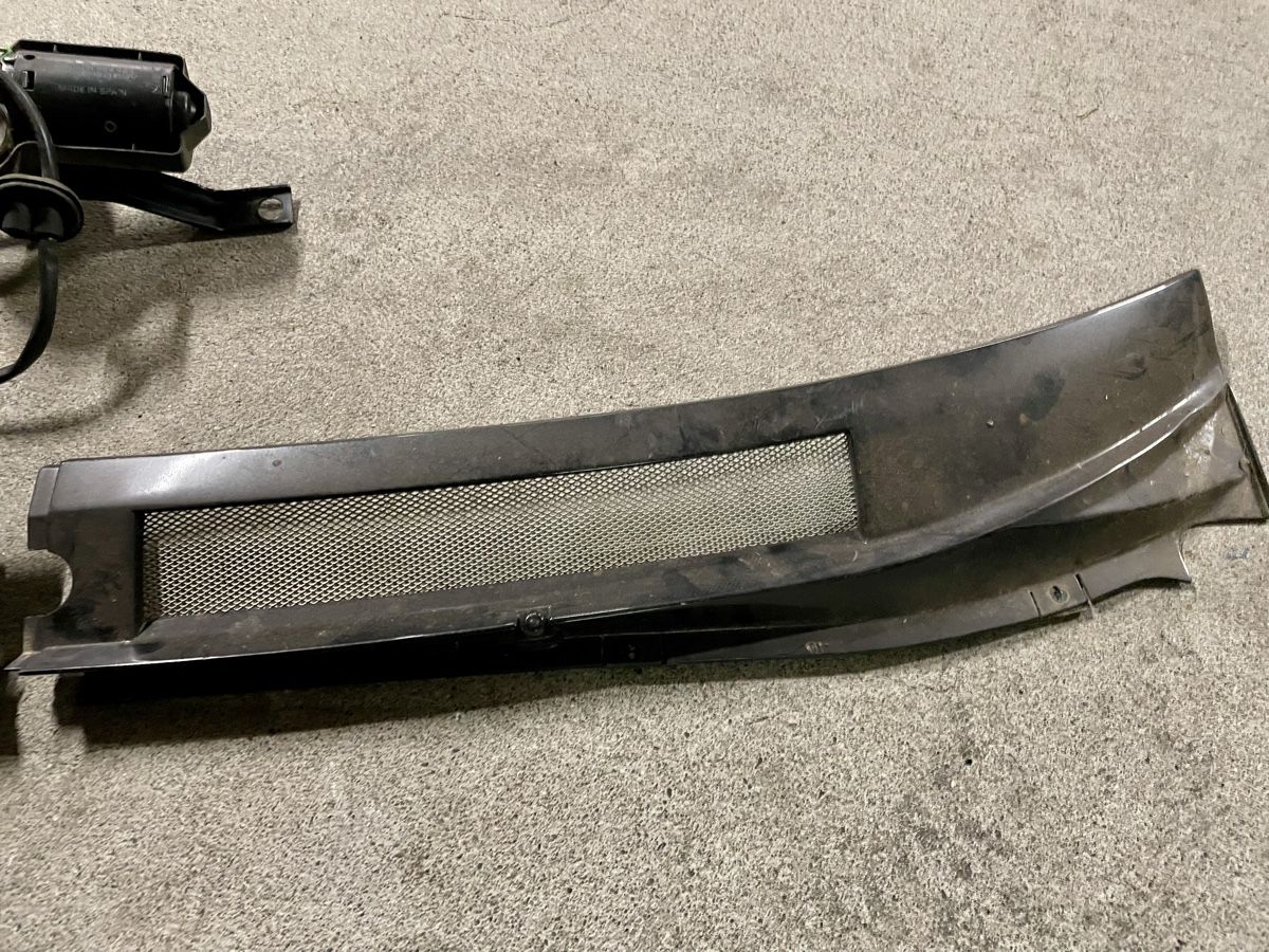 Alfa Romeo Tutti pezzi di ricambio auto: Alfa 33 Einarm DTM-Style Scheibenwischer mit Windlaufgitter – Usato da Würenlos venduto da Ohbivan 5