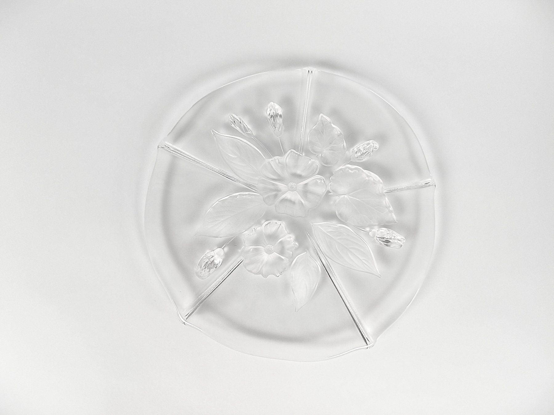Servierplatten: Tortenplatte Glas mit Blumenmuster – Gebraucht aus Suhr von Restwert_Suhr 2