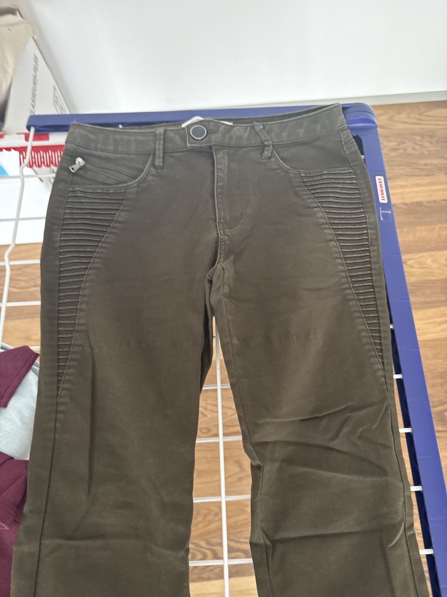 Zara Pantaloni: Hose Olivgrün Zara basic 38 – Usato da Zürich venduto da bia_6kmj