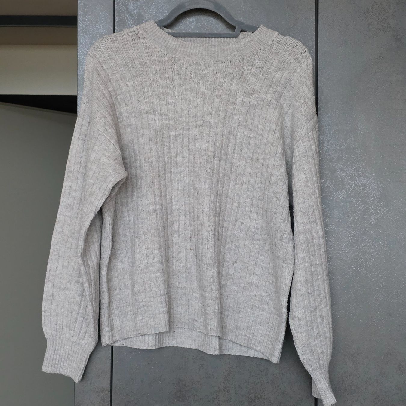 H&M Maglioni & Felpe: 🐸 H&M PULLOVER XS GRAU RIPPSTRICK KUSCHLIG – Usato da Môtier (Vully) venduto da Frogs