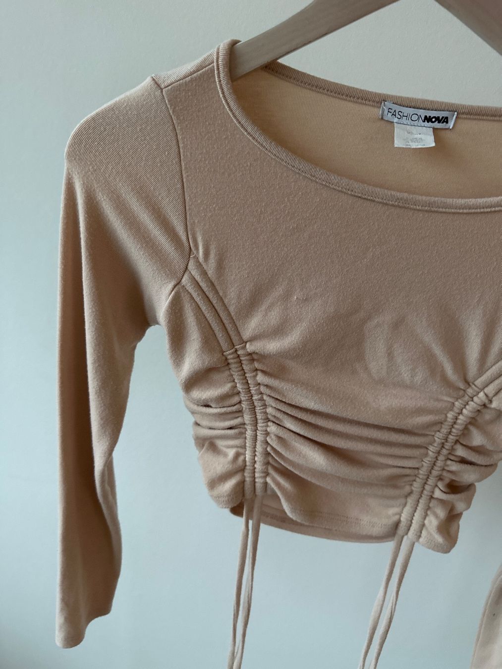 Tops: Crop top long sleeve Fashion Nova – Gebraucht aus Biel/Bienne von TanyaM02 1