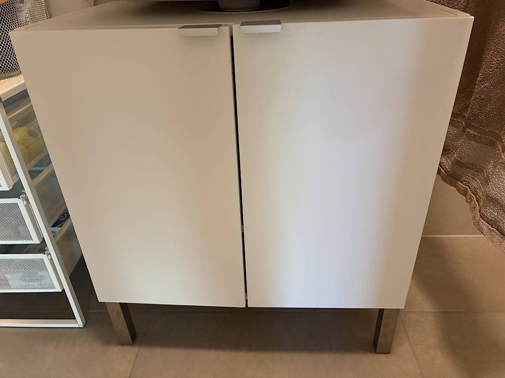 Ikea Armadietti a specchio: Meuble sous lavabo – Usato da Vich venduto da NatachaCK