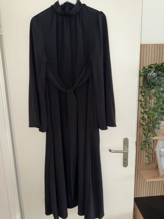 Elegantes, schwarzes Kleid mit Bindegürtel, Grösse L