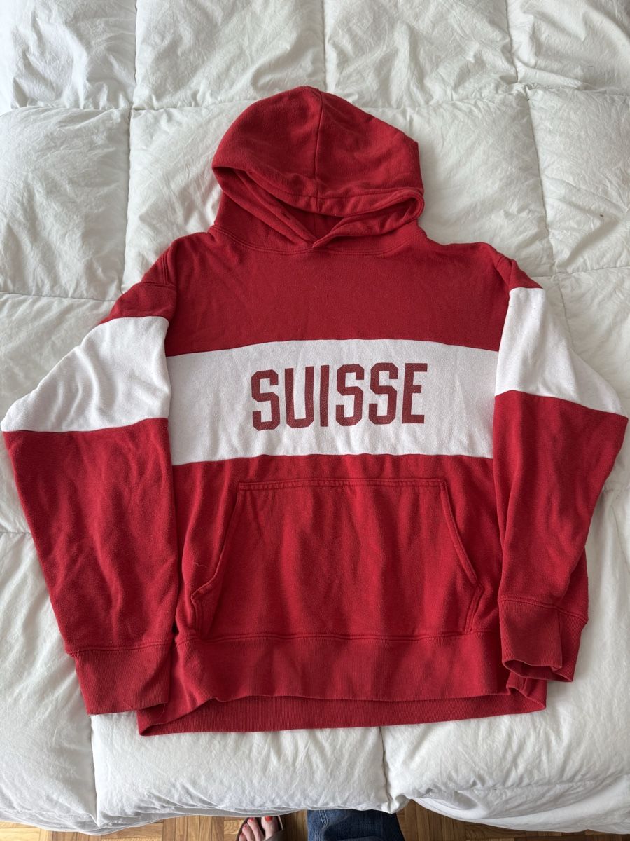Maglioni & Felpe: Pull à capuche "Suisse" rouge et blanc - Taille Medium – Usato da Genève venduto da lejardindesvetements