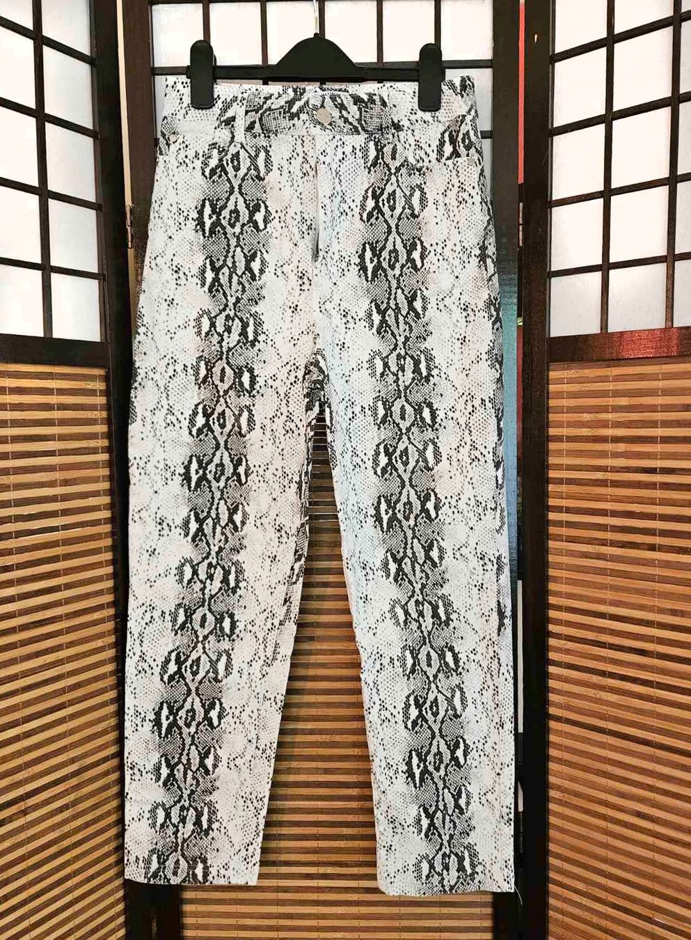 Pantaloni: ALLES ab 5 bis 30 Fr. Sommerhose – Usato da Zürich venduto da gregart