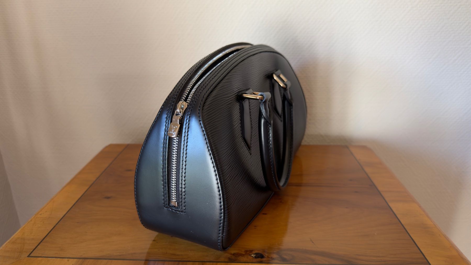 Louis Vuitton Borse da donna: Sac Louis Vuitton "Jasmin" cuir Épi noir – Usato da Fribourg venduto da vibifgva 1