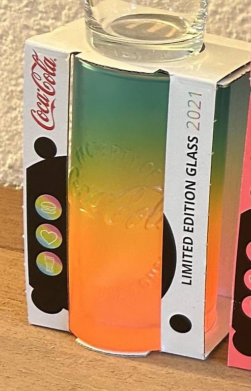 Bicchieri: Rainbow Coca Cola Glas – Nuovo e nell'imballaggio originale da Ettingen venduto da trummi01
