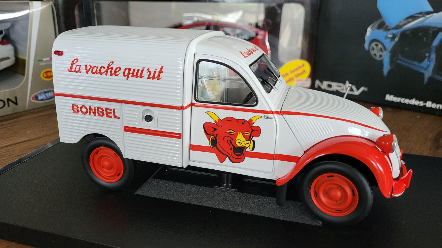 Norev Modellini d'auto: Citroën 2 CV Fourgonnette La Vache 1:18 Norev – Usato da Rothrist venduto da Juana5 2