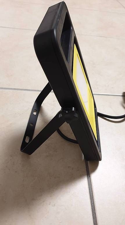 Lampade: projecteur 20w 4000k 1550lm – Usato da Courtaman venduto da Bluejazz 4